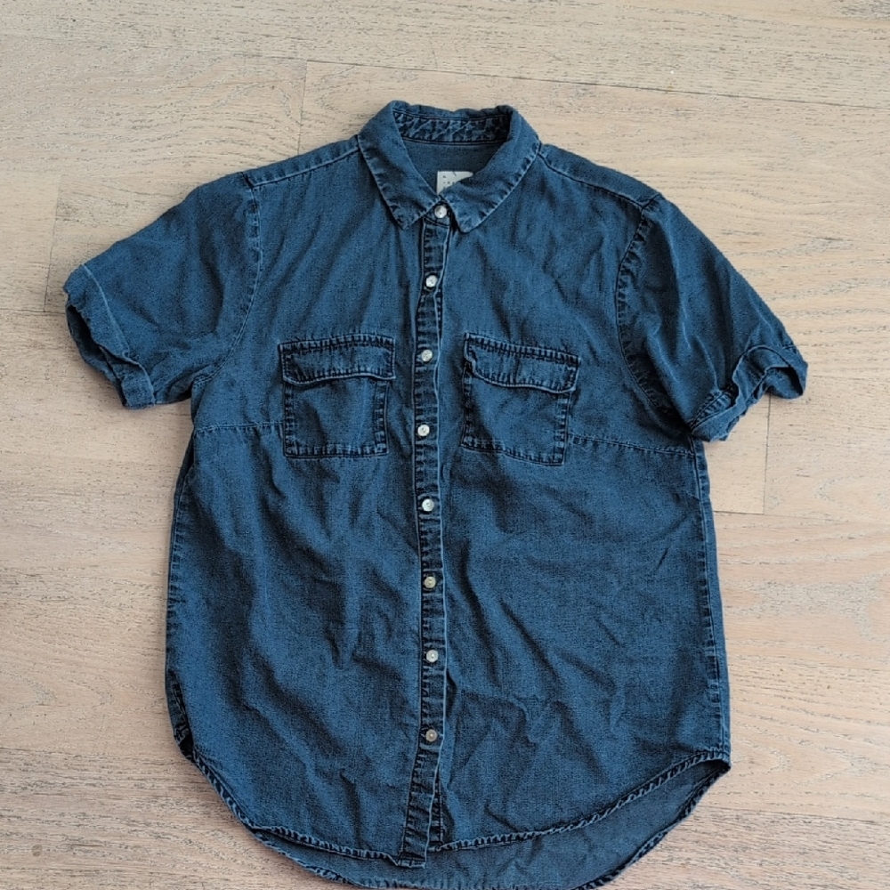 a new day Short Sleeve Button Down Small